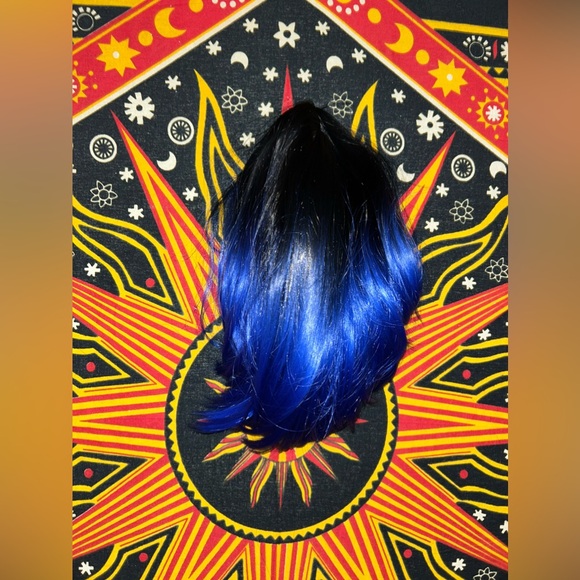 Blue & black wig - Picture 2 of 6